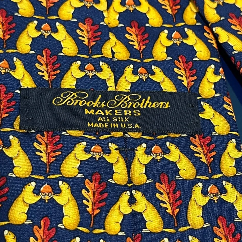 Brooks Brothers Squirrel Silk Acorn Fall Leaf Tie Mens Red Orange Yellow Blue